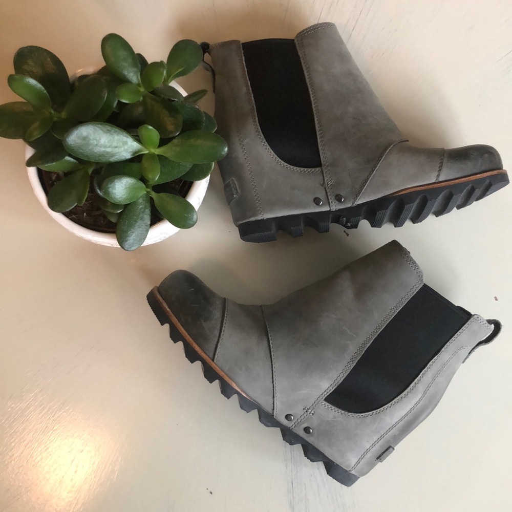 Rare Sorel lea wedges! Excellent condition